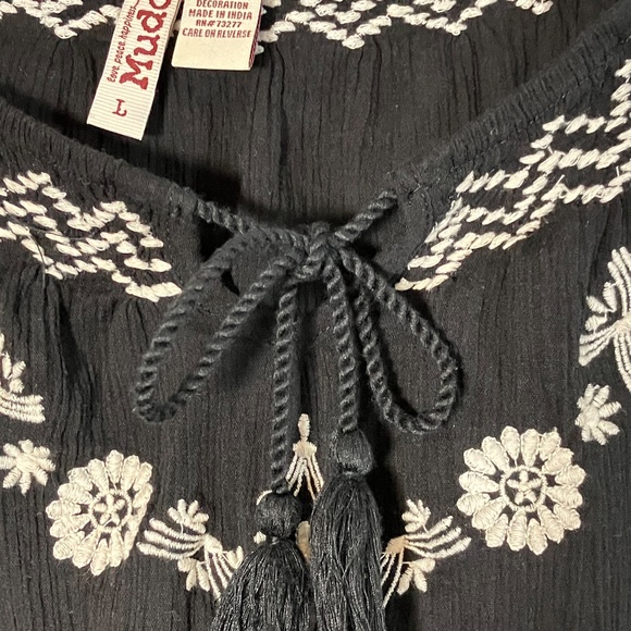 Mudd Embroidered Peasant Top - Large - Picture 3 of 10